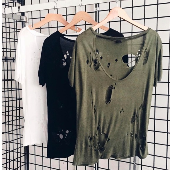 🖤SOLD OUT🖤 DISTRESSED BLACK TEE - Picture 2 of 4
